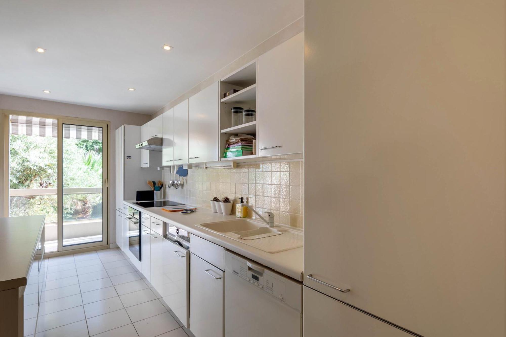 Tanit Piscine, 6 Couchages, Parking * Antibes